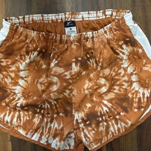 New NIKE Shorts Gray Tie Dye 100% Nylon Pockets Standard Fit Women's Medium NWT